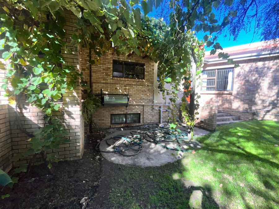 6 Bedroom Property for Sale in Wavecrest Eastern Cape